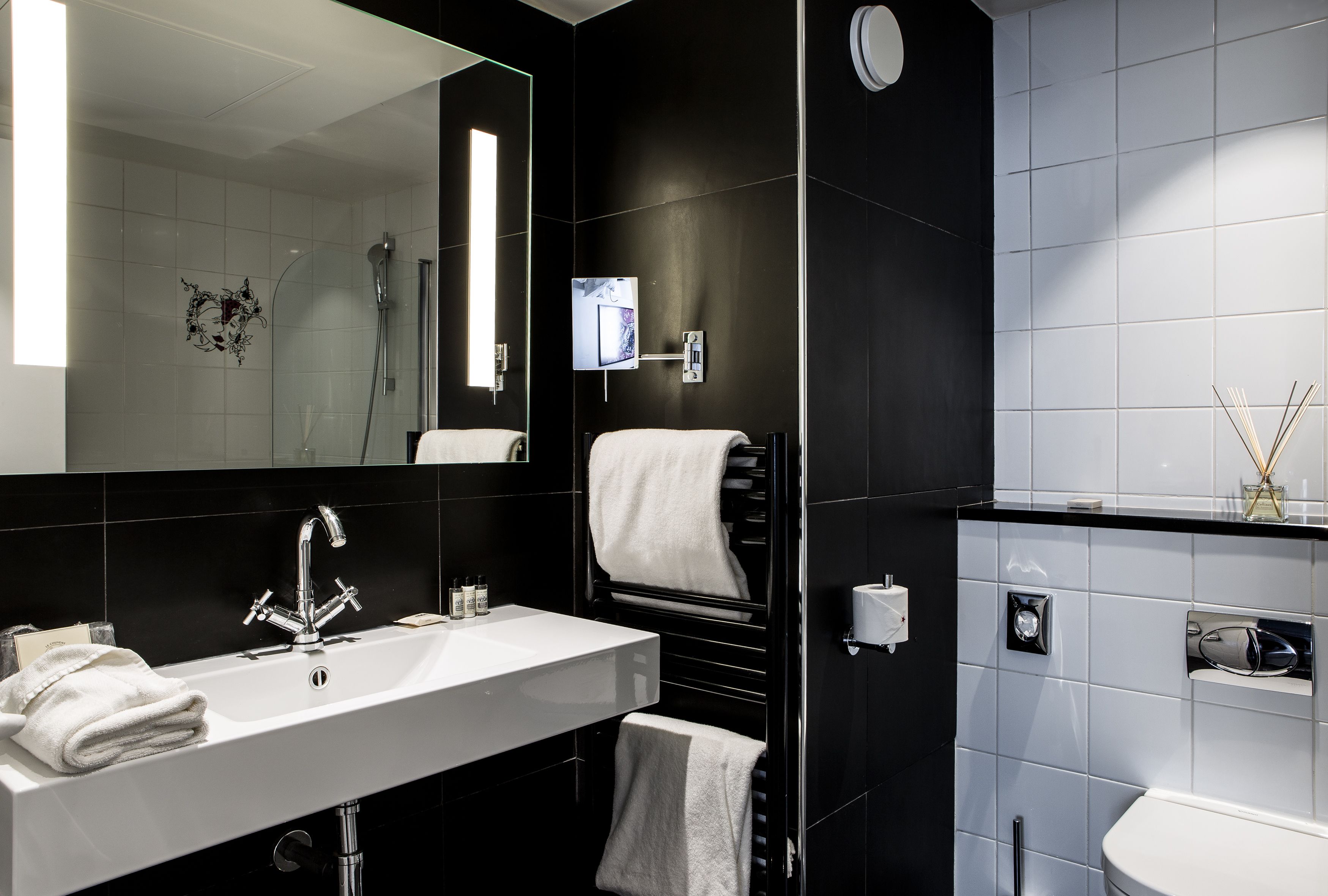 triple room (privilege) | bathroom | shower, free toiletries, hair dryer, towels