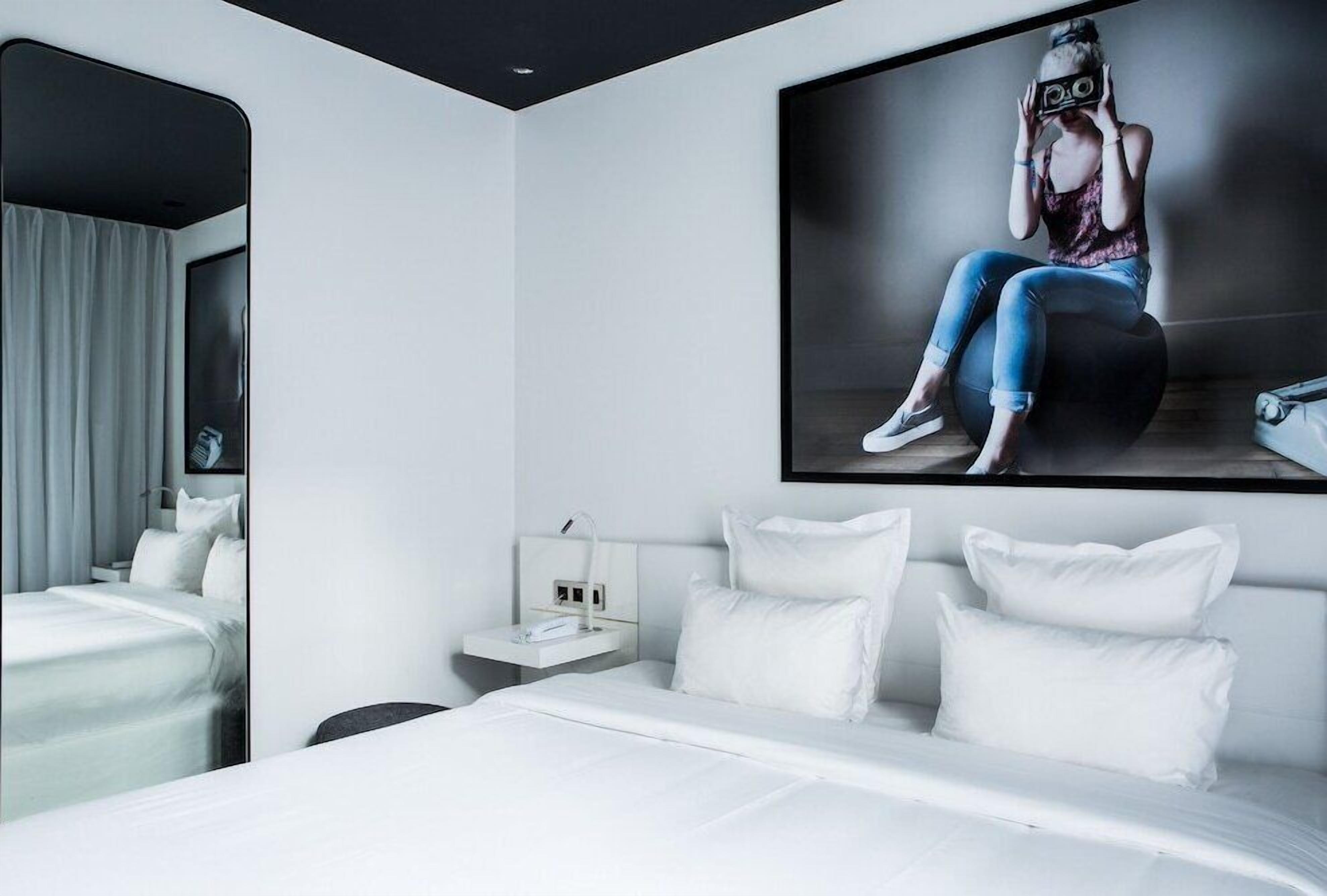 Premium bedding, in-room safe, desk, soundproofing