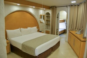 Habitación familiar, varias camas | Sábanas de algodón egipcio, ropa de cama de alta calidad y edredón
