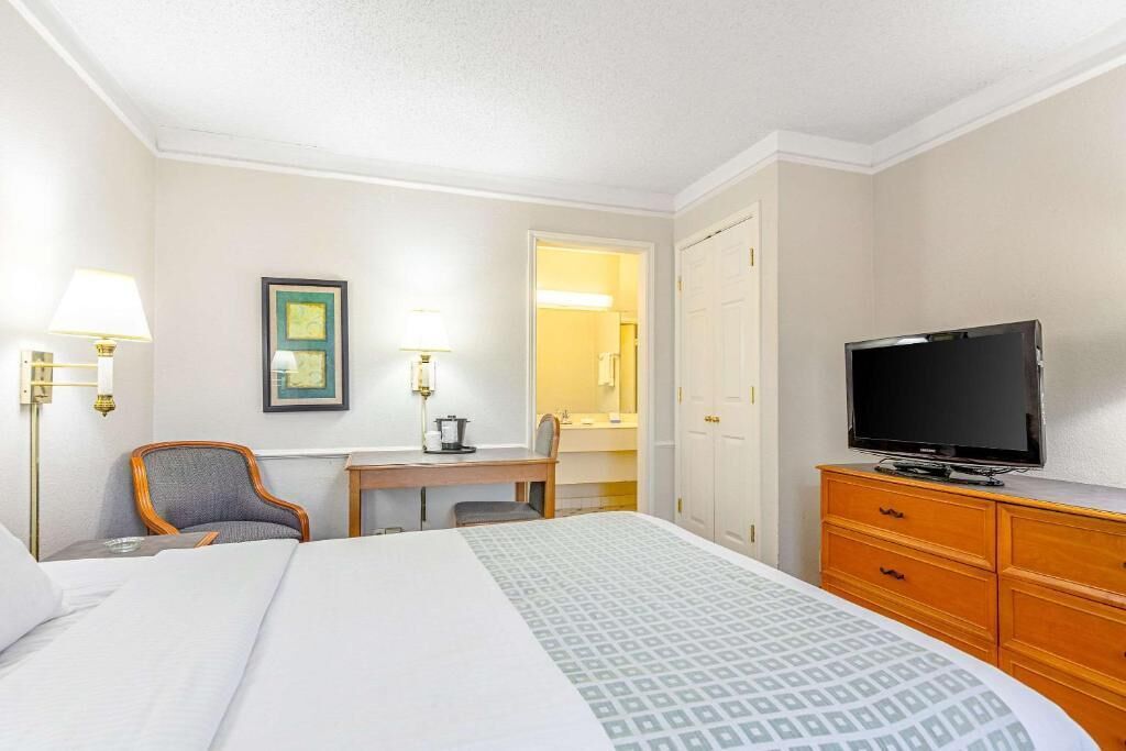 Standard Room, 1 Double Bed, Non Smoking | Premium bedding, free WiFi, bed sheets