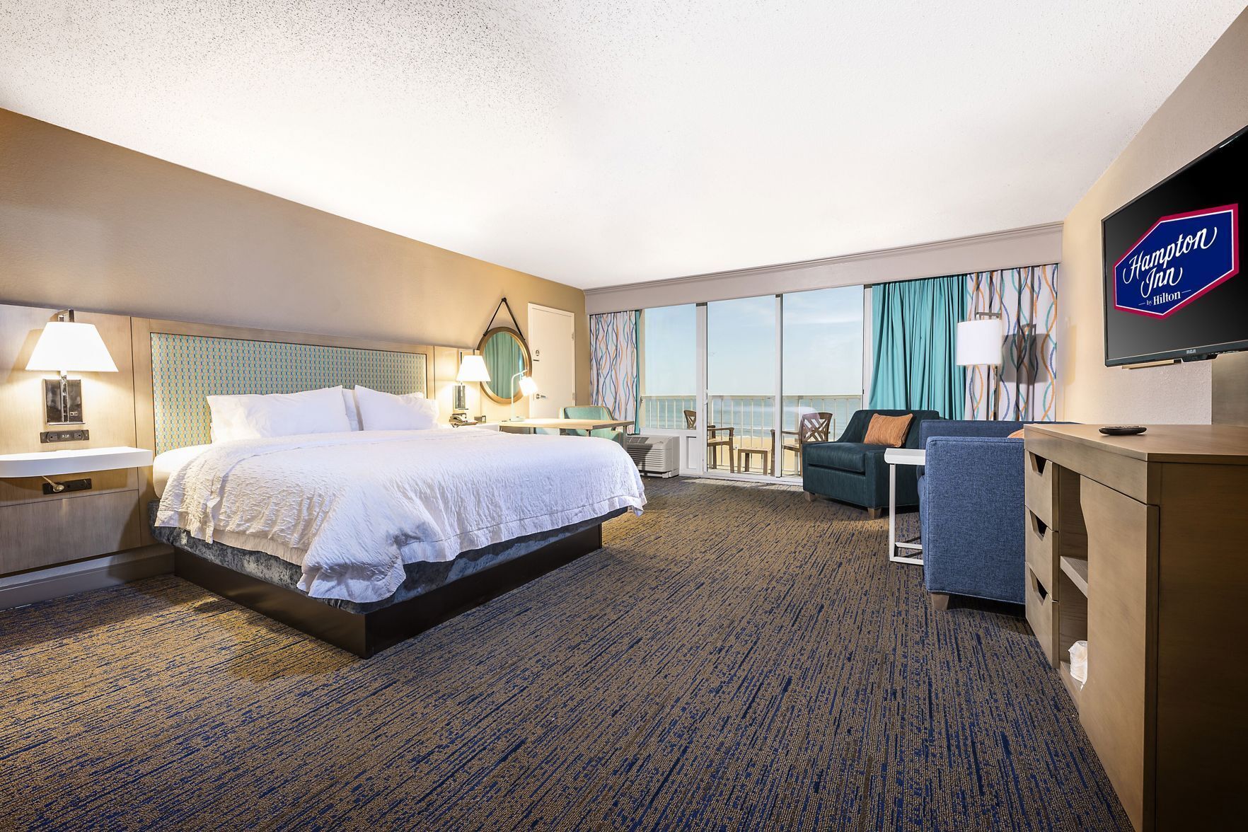 Premium bedding, in-room safe, desk, laptop workspace