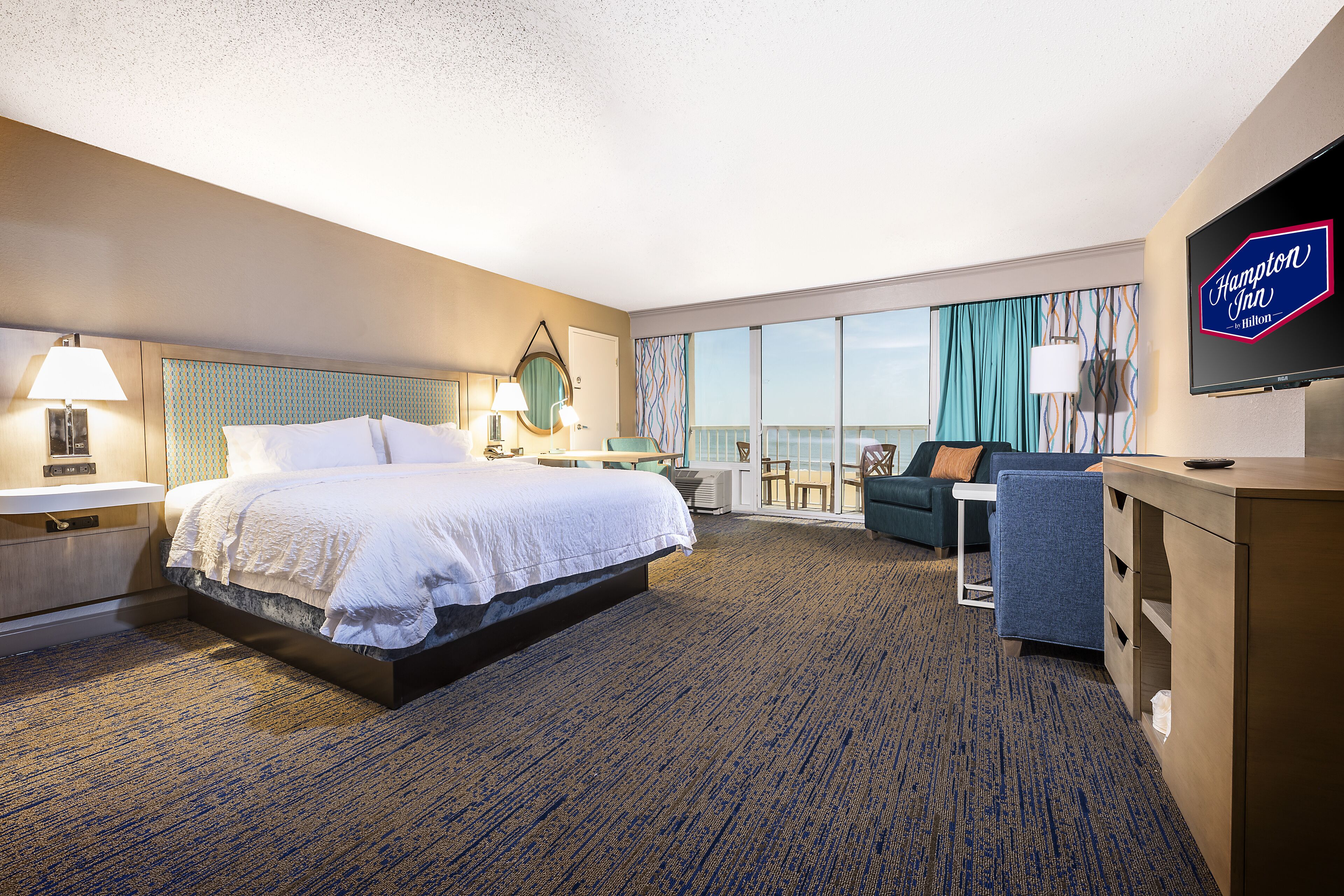 高級寢具、客房內保險箱、書桌、筆電工作空間