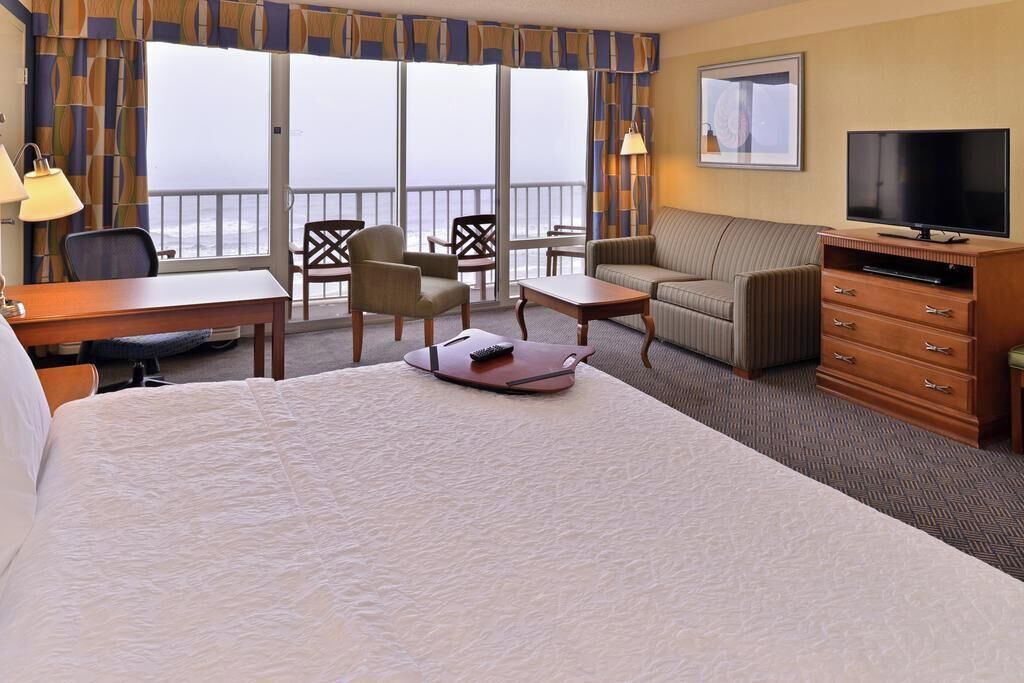 Premium bedding, in-room safe, desk, laptop workspace