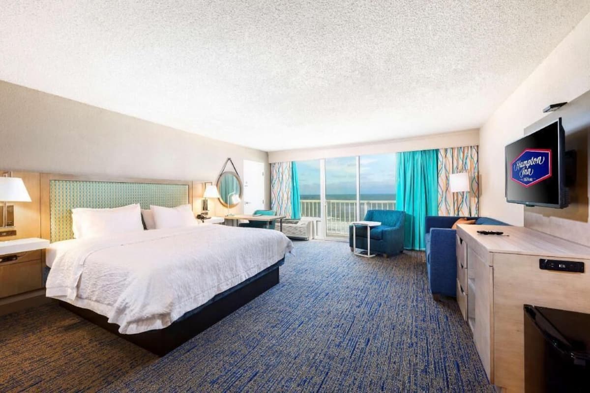 Premium bedding, in-room safe, desk, laptop workspace