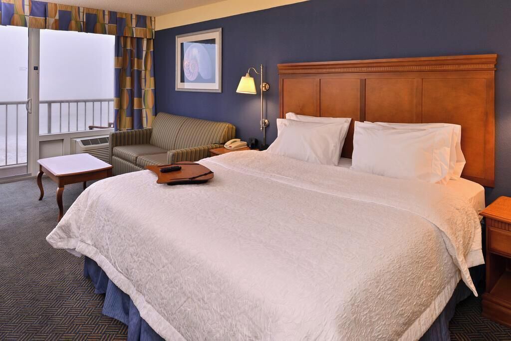 Premium bedding, in-room safe, desk, laptop workspace