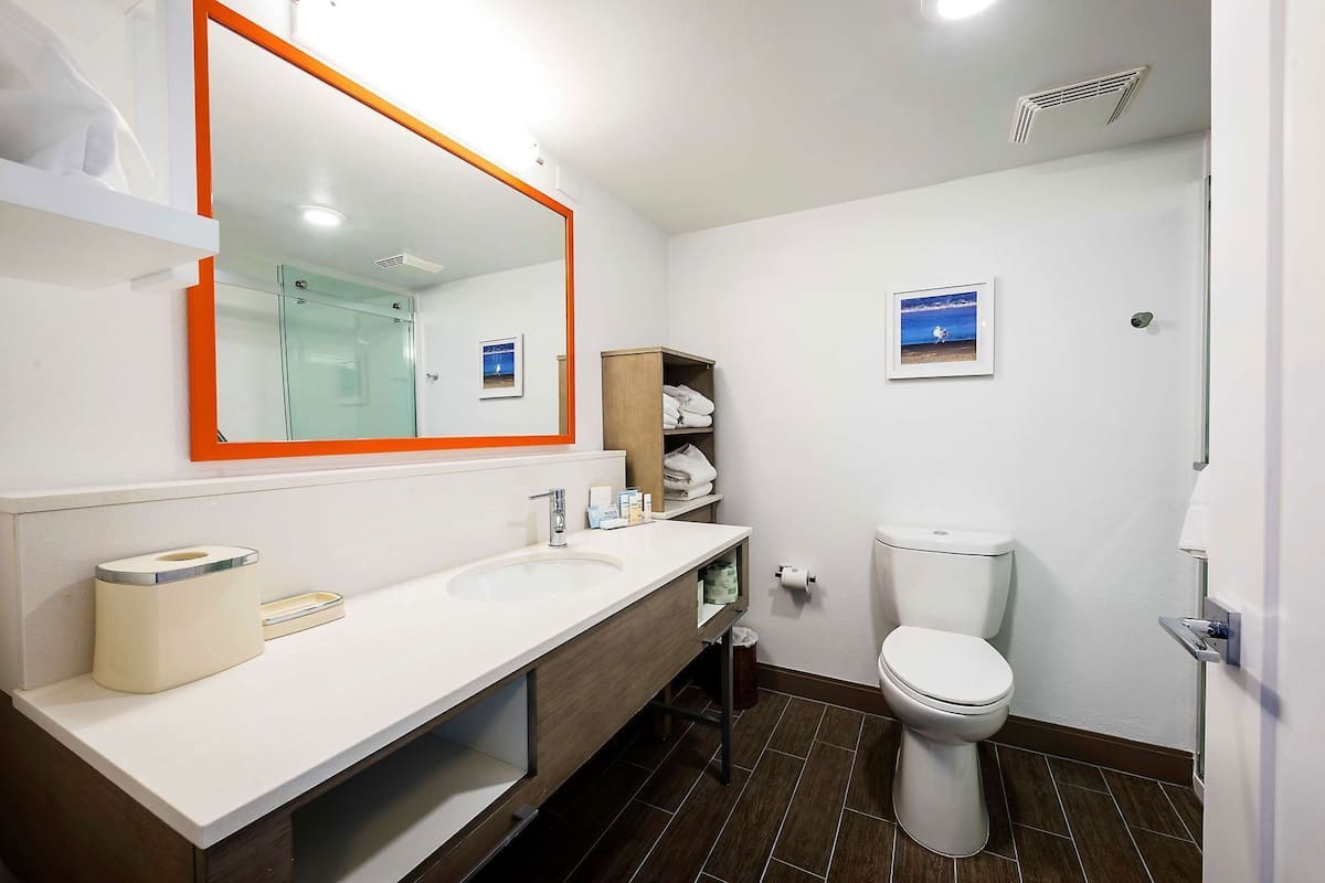 Baño | Amenidades de baño gratuitas, secadora de cabello, toallas, jabón