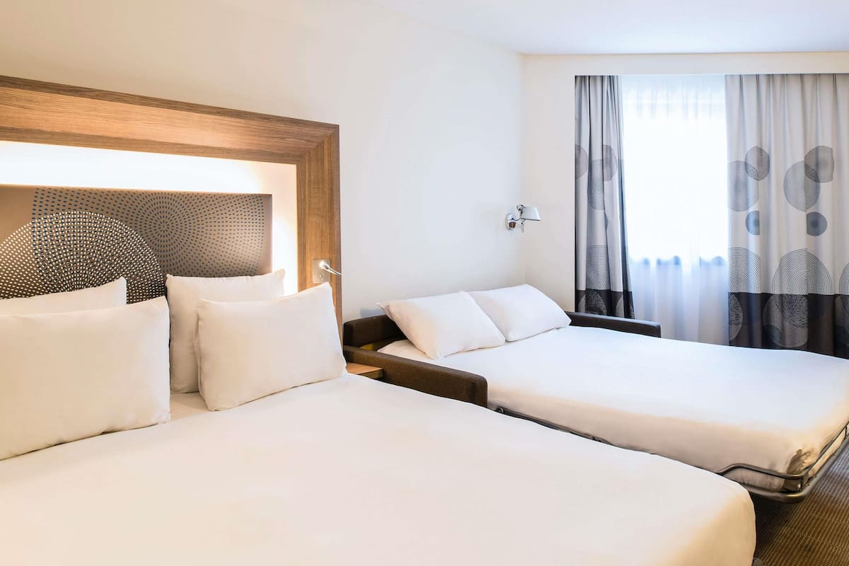 Superior Oda, 1 Büyük (Queen) Boy Yatak ve Çekyat | Minibar, odada kasa, masa, ses yalıtımı