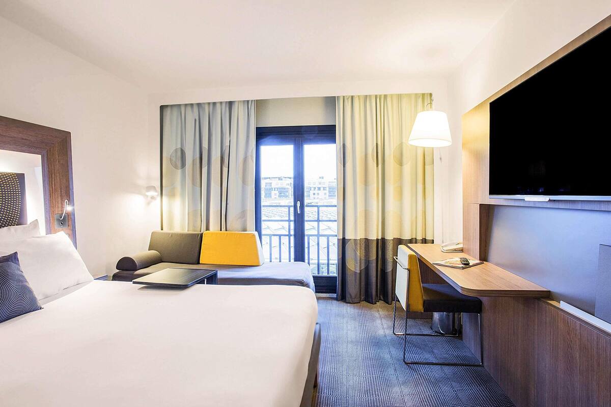 superior room, 1 double bed with sofa bed | minibar, in-room safe, desk, soundproofing