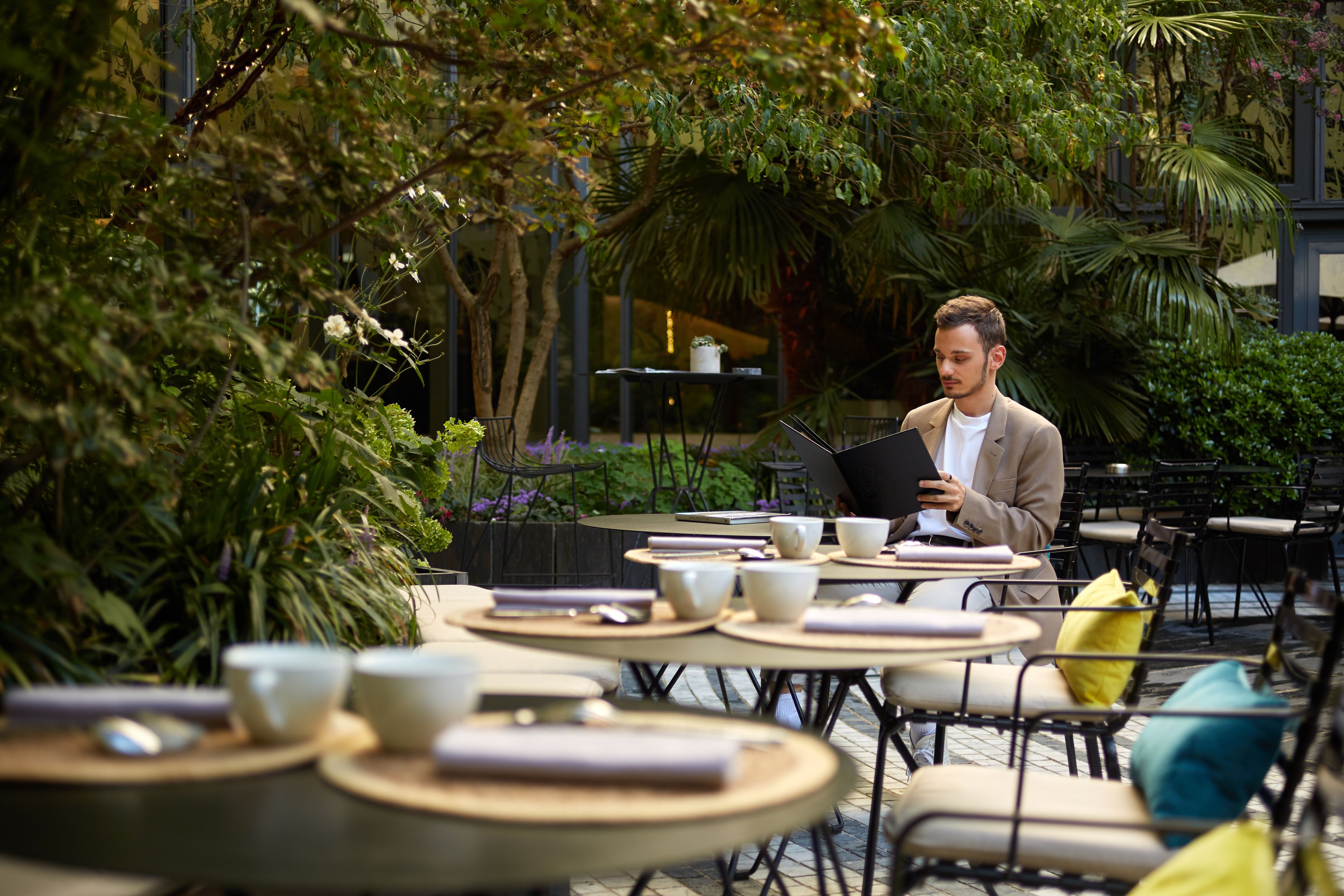 breakfast, lunch, dinner served; french cuisine