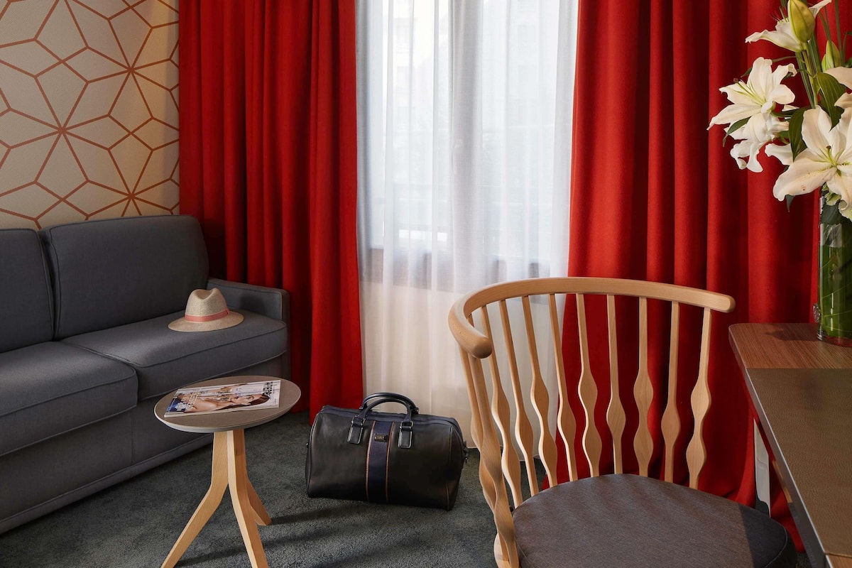 Executive Oda, 1 Büyük (Queen) Boy Yatak ve Çekyat | Minibar, odada kasa, masa, ses yalıtımı