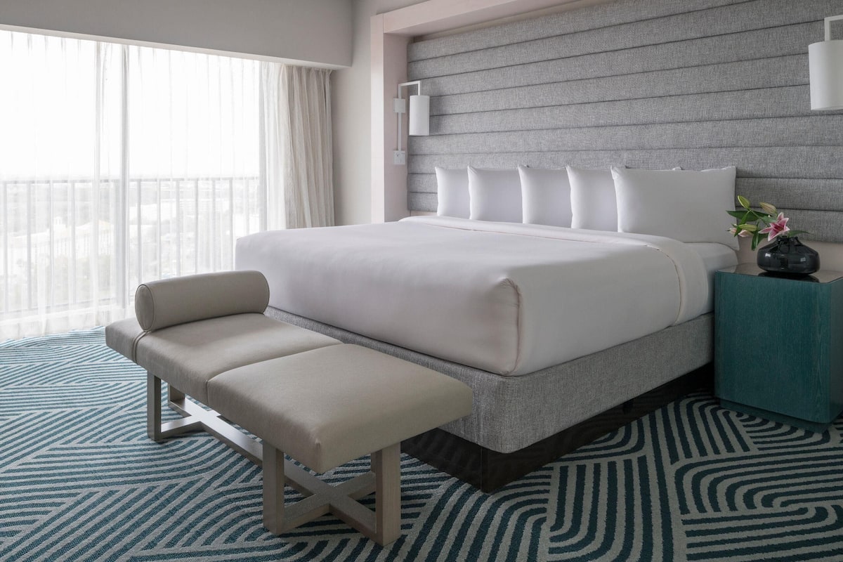 Suite (Bi Level) | Premium bedding, in-room safe, individually decorated