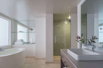 Suite (Bi Level) | Bathroom | Eco-friendly toiletries, hair dryer, towels, soap at Hyatt Regency Grand Cypress