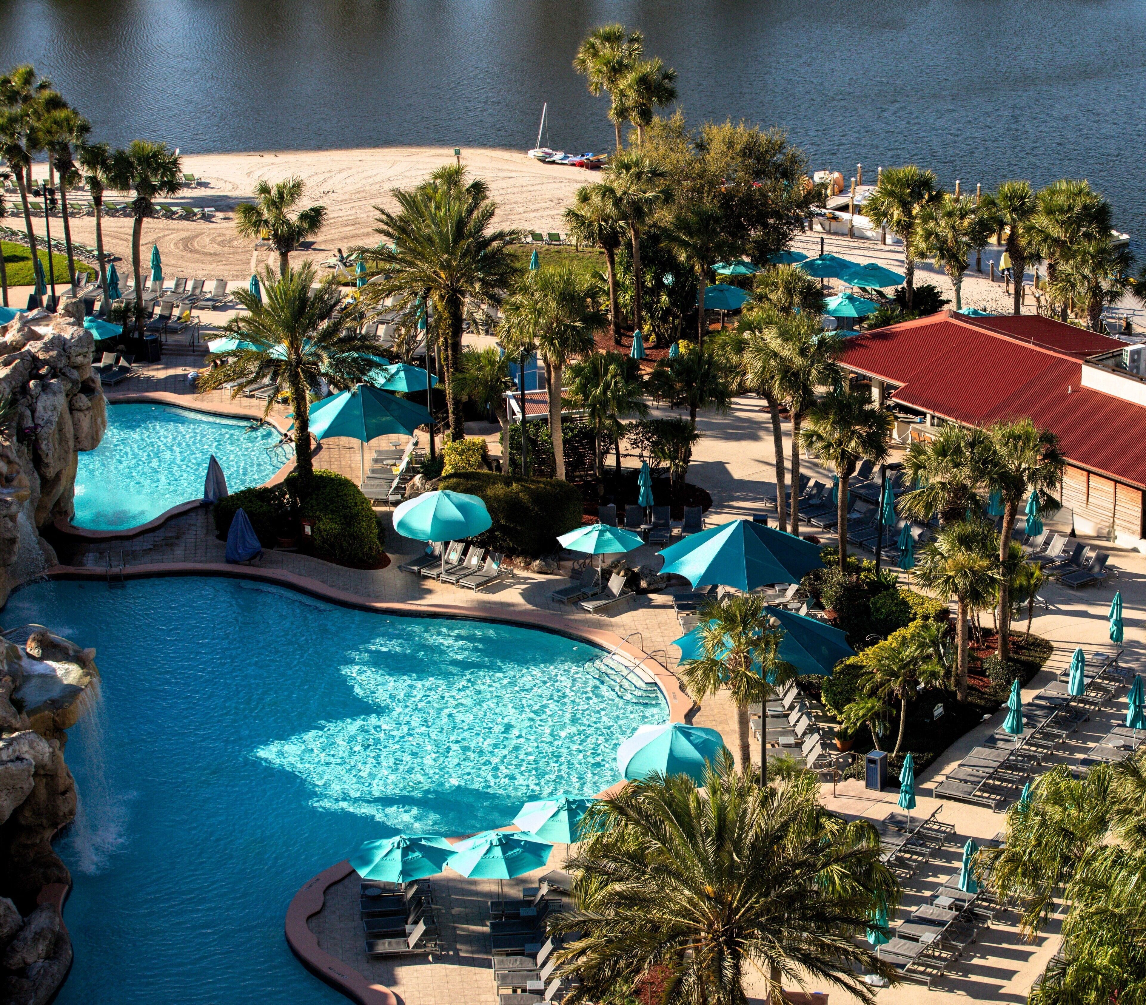 3 piscinas al aire libre, cabañas de piscina (de pago), sombrillas