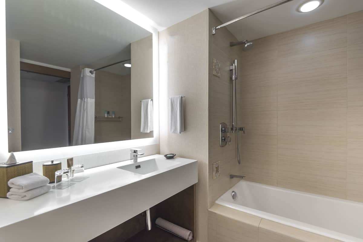 Premium bedding, in-room safe, individually decorated