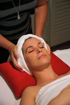 Body treatments, aromatherapy, body scrubs, facials, 7 treatment rooms at Hyatt Regency Grand Cypress