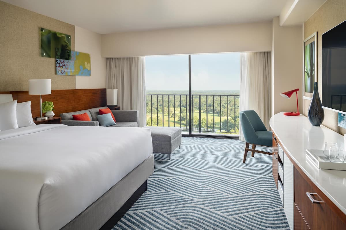 Premium bedding, in-room safe, individually decorated