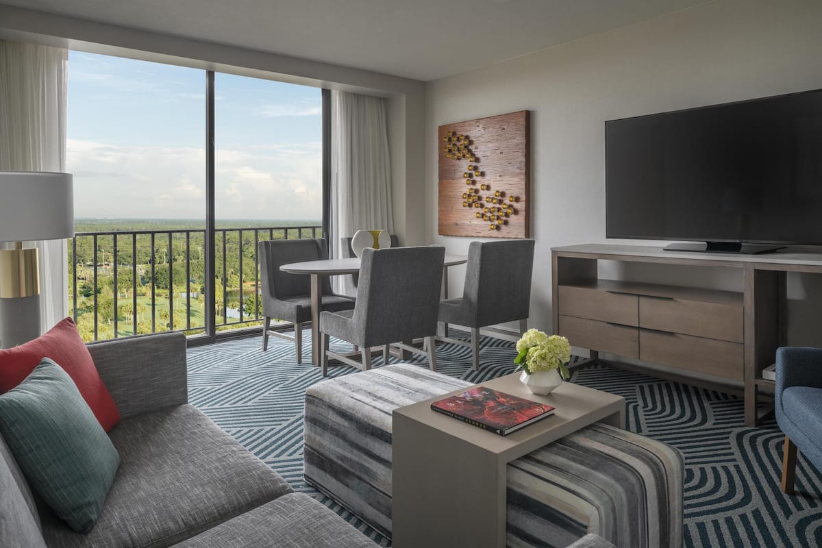 Executive Suite | Premium bedding, in-room safe, individually decorated