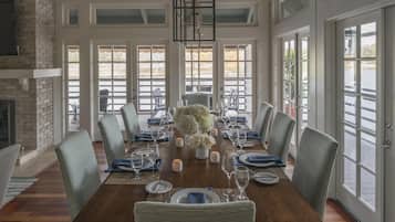 Premium bedding, in-room safe, individually decorated