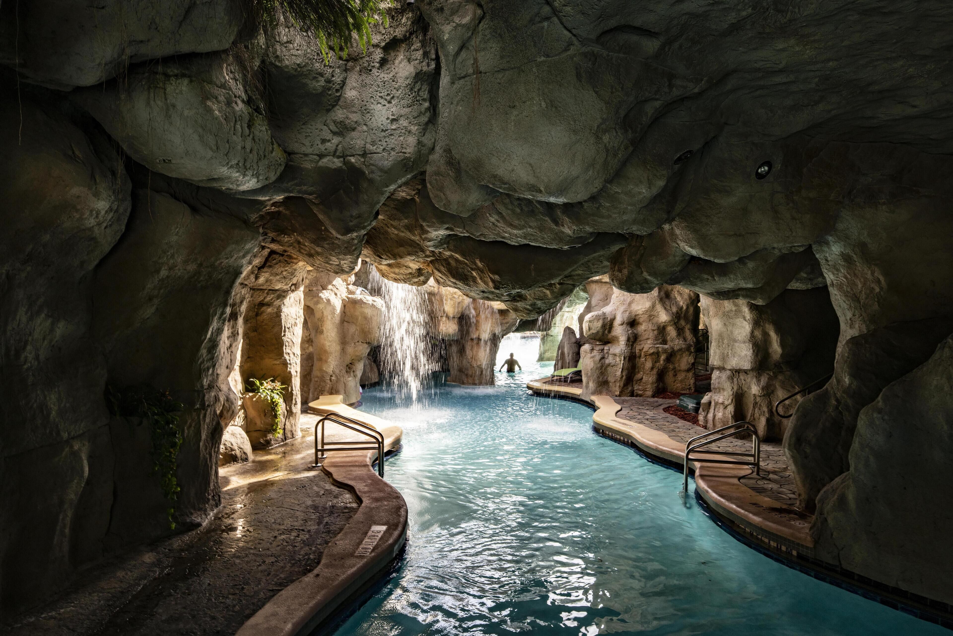 3 kolam renang outdoor, dengan cabana (dengan biaya tambahan)