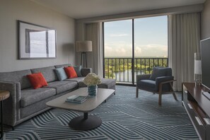 Suite junior | Ropa de cama de alta calidad y caja de seguridad en la habitación 