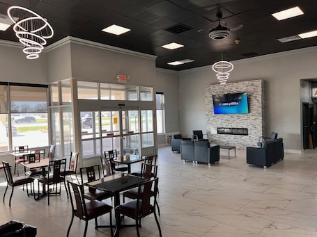 Lobby. Days Inn by Wyndham Rock Falls