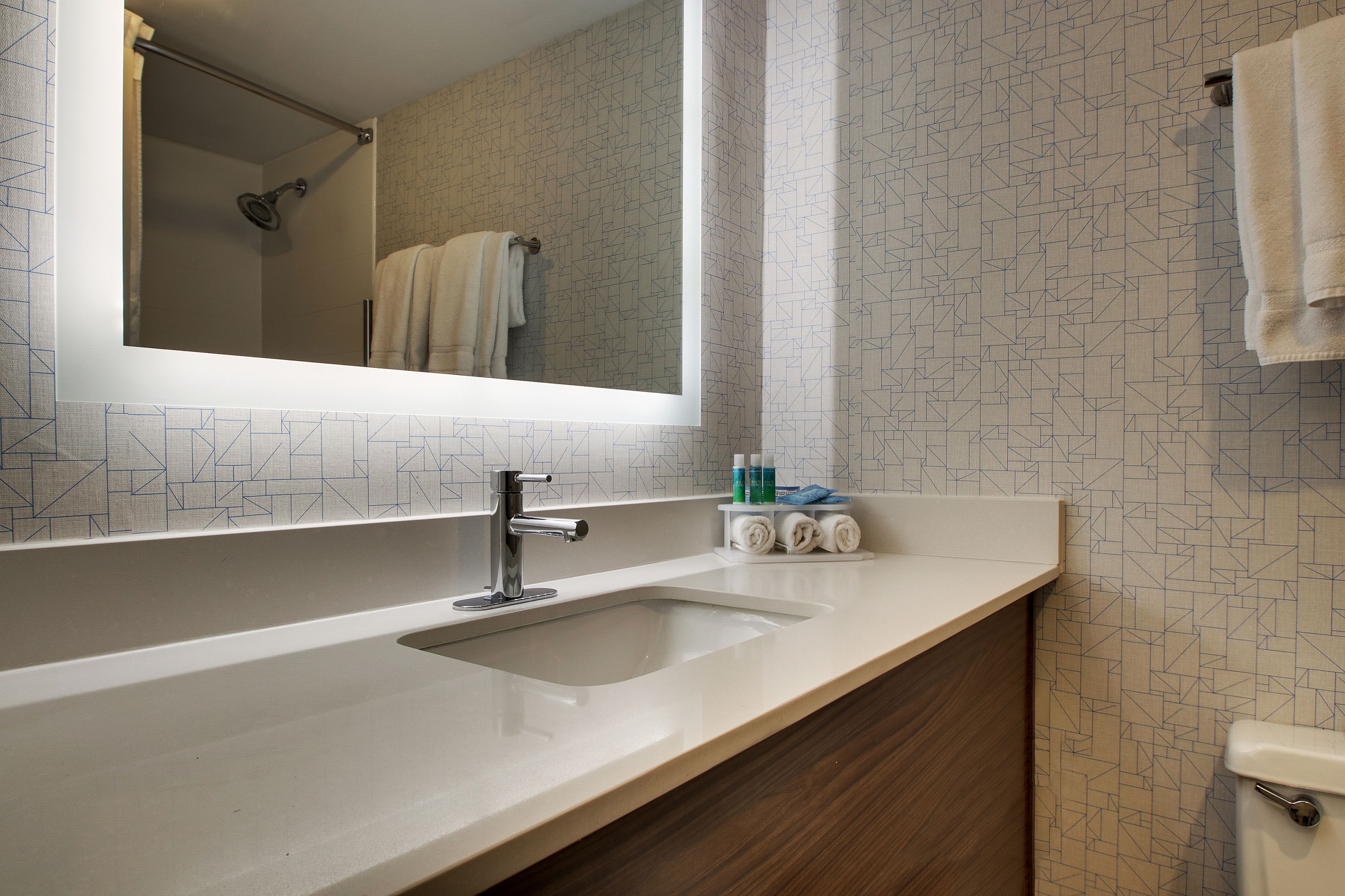 free toiletries, towels