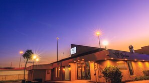 Lunch and dinner served  - enVision Hotel Miami International Airport (Miami)