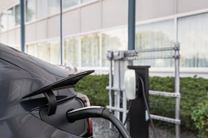 Electric vehicle charging station
