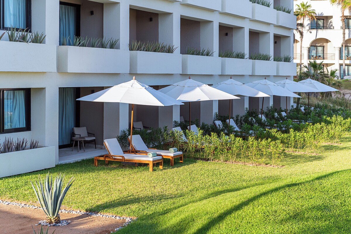 The Reserve Suite with Solarium King | Premium bedding, down comforters, pillowtop beds, minibar (free items)