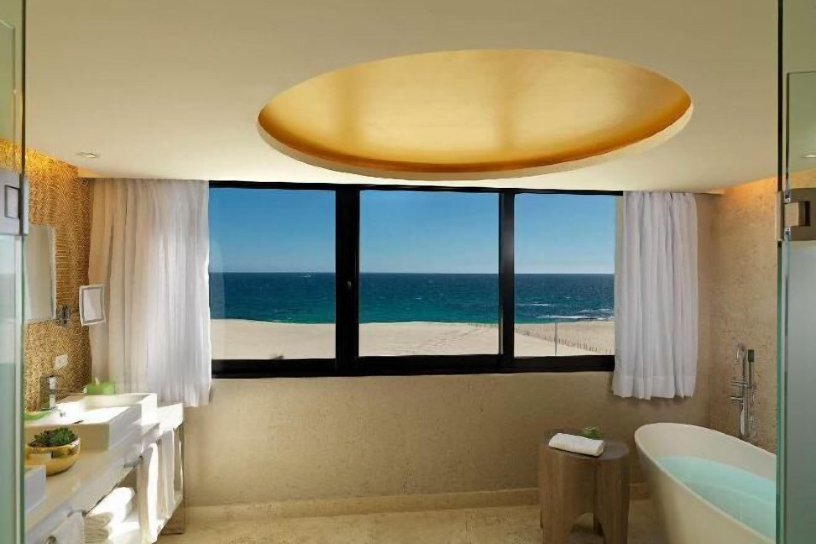 バスルーム | シャワー、レインフォールシャワー、環境にやさしいバスアメニティ、ヘアドライヤー