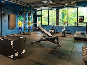 A gym with weightlifting equipment, a bench, and cardio machines. - ibis Tilburg (Tilburg)