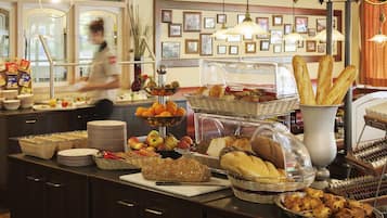 Petit déjeuner buffet servi tous les jours en supplément