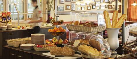 TĂ€gliches FrĂŒhstĂŒcksbuffet gegen GebĂŒhr