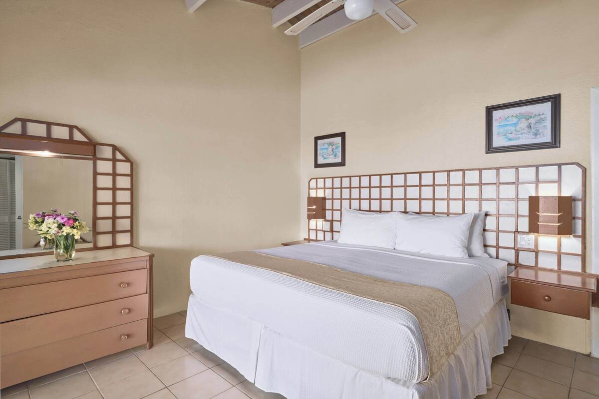 Garden View Bungalow(1 King Bed) | 高級寝具、ミニバー、セーフティボックス (室内)、防音設備