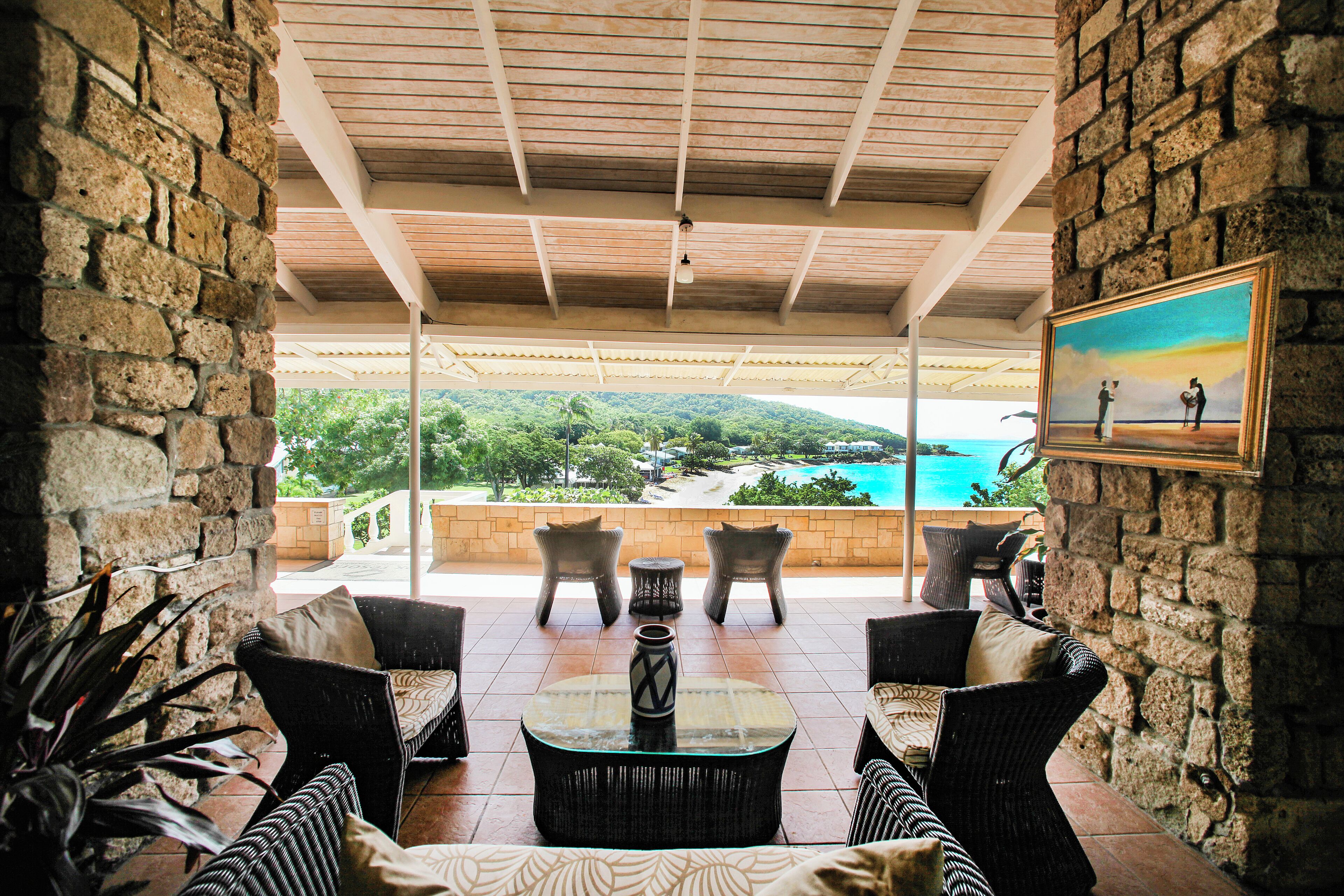 Lobby-lounge