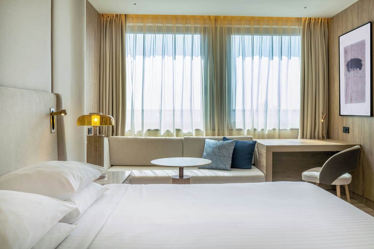 1 bedroom, minibar, in-room safe, desk