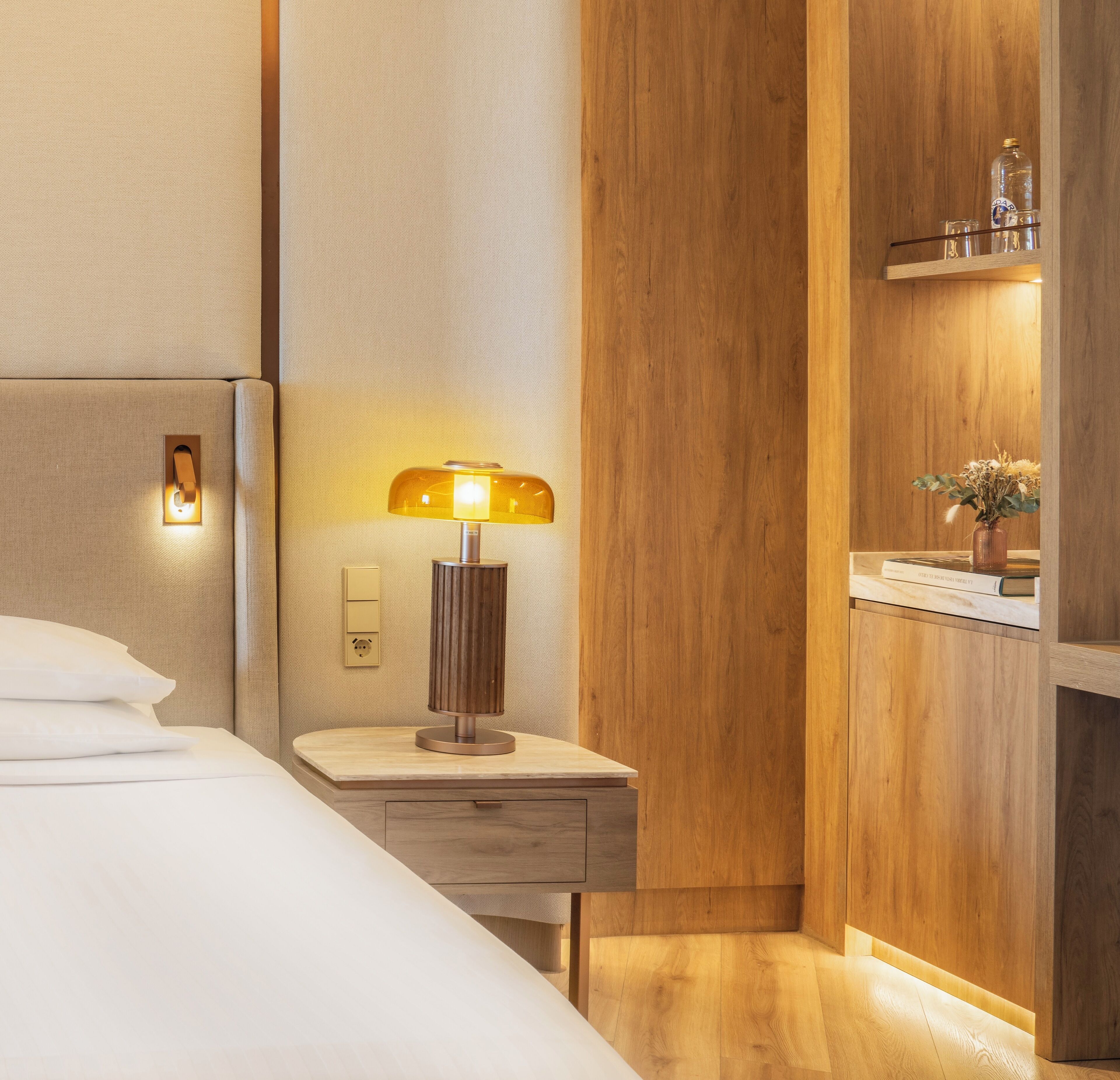 panoramic twin room, city view | 1 bedroom, minibar, in-room safe, desk