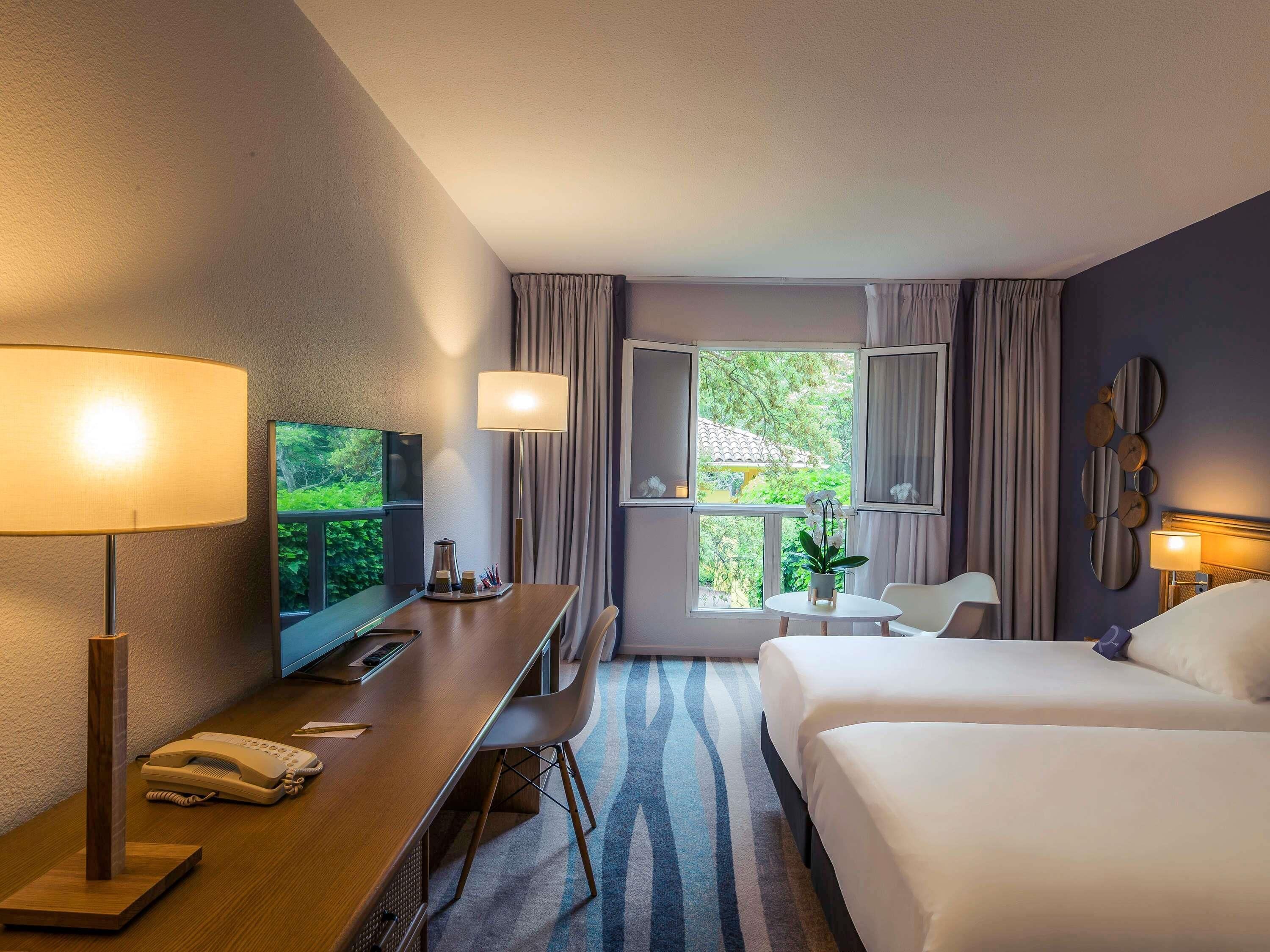 Habitación estándar con 2 camas individuales, 2 camas individuales | Cortinas blackout, insonorización y tabla de planchar con plancha 