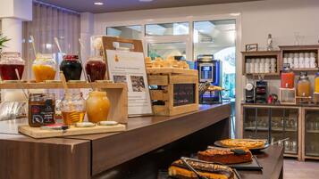 Desayuno buffet todos los días (con cargo)