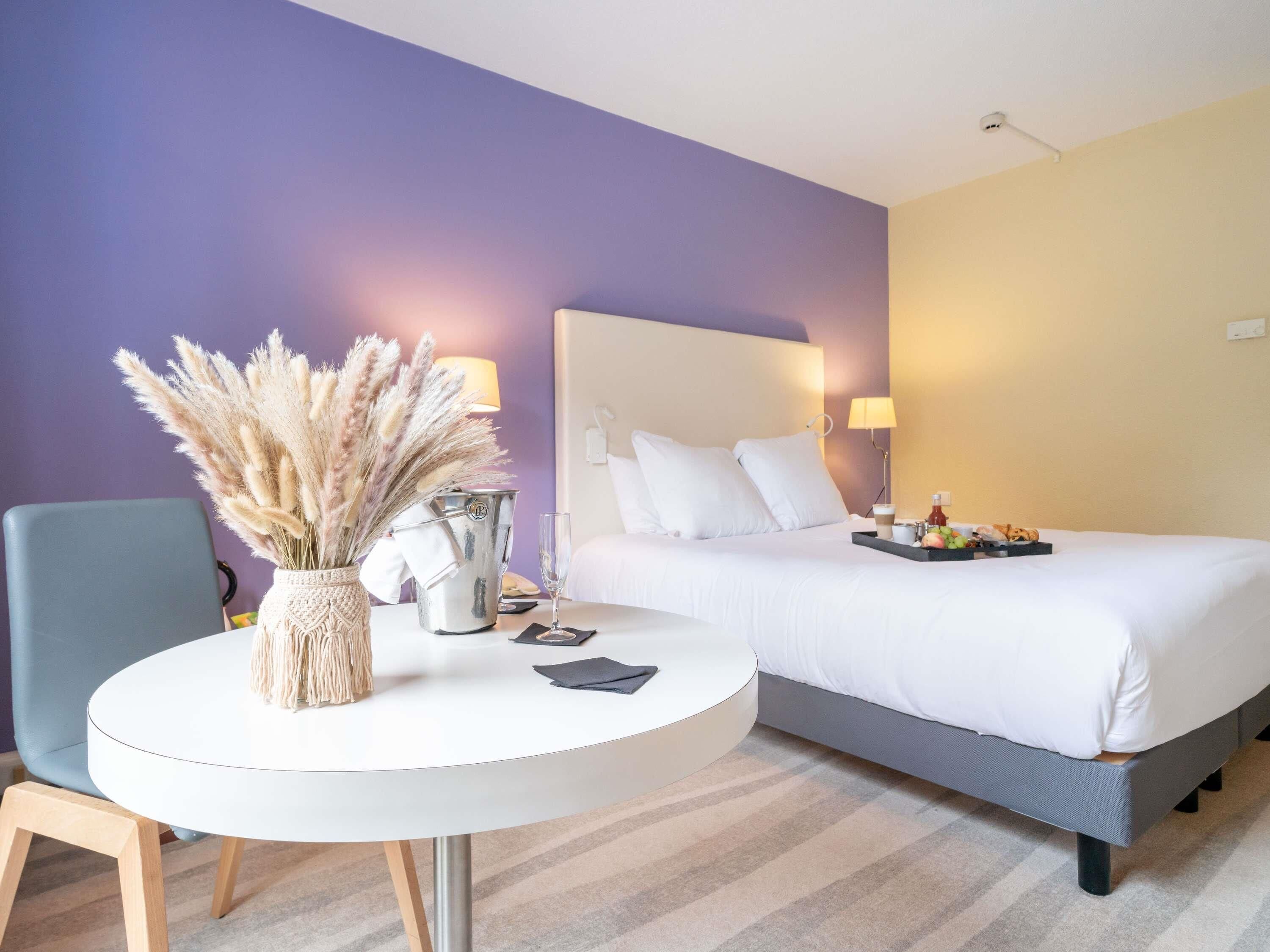 Verdunkelungsvorhänge, schallisolierte Zimmer, Bügeleisen/Bügelbrett