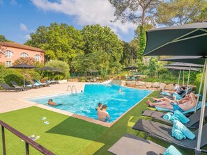 Outdoor pool, pool umbrellas, sun loungers