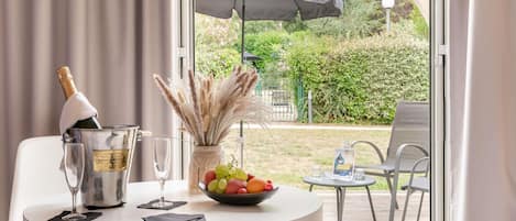 Superior Room, Terrace | Blackout curtains, soundproofing, iron/ironing board, free WiFi