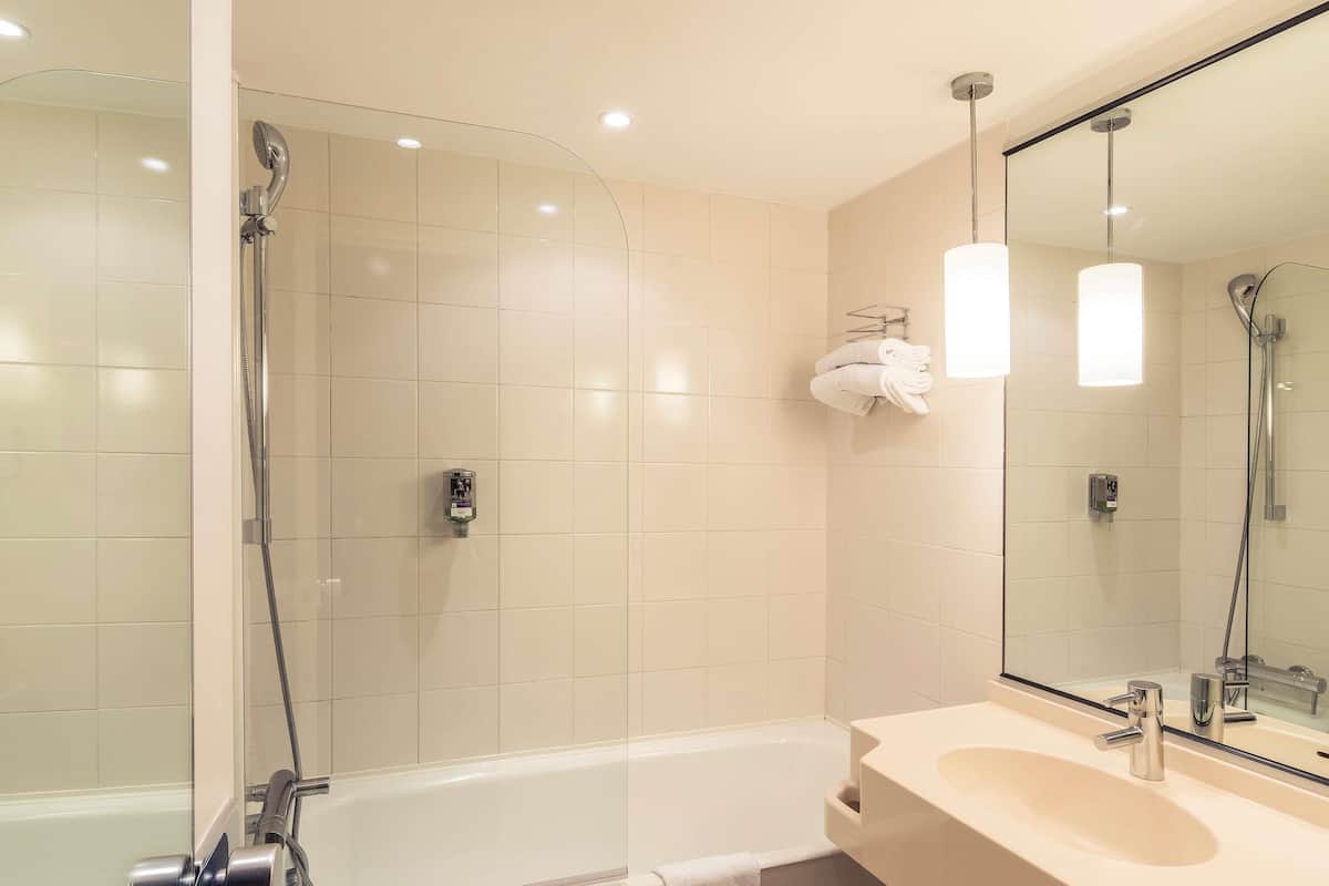 Blackout drapes, soundproofing, iron/ironing board, free WiFi
