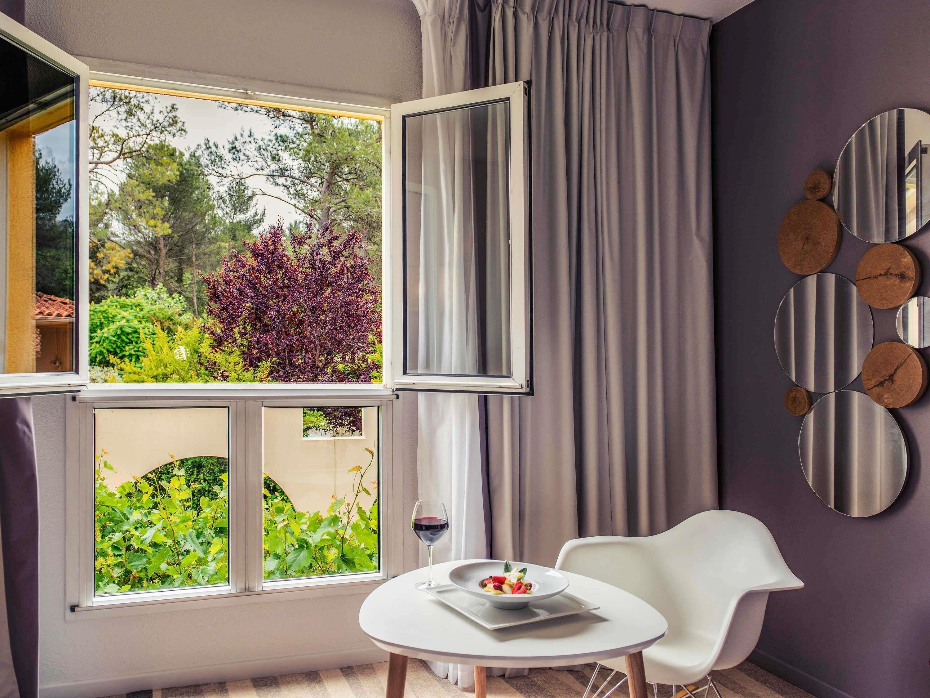 Blackout drapes, soundproofing, iron/ironing board, free WiFi