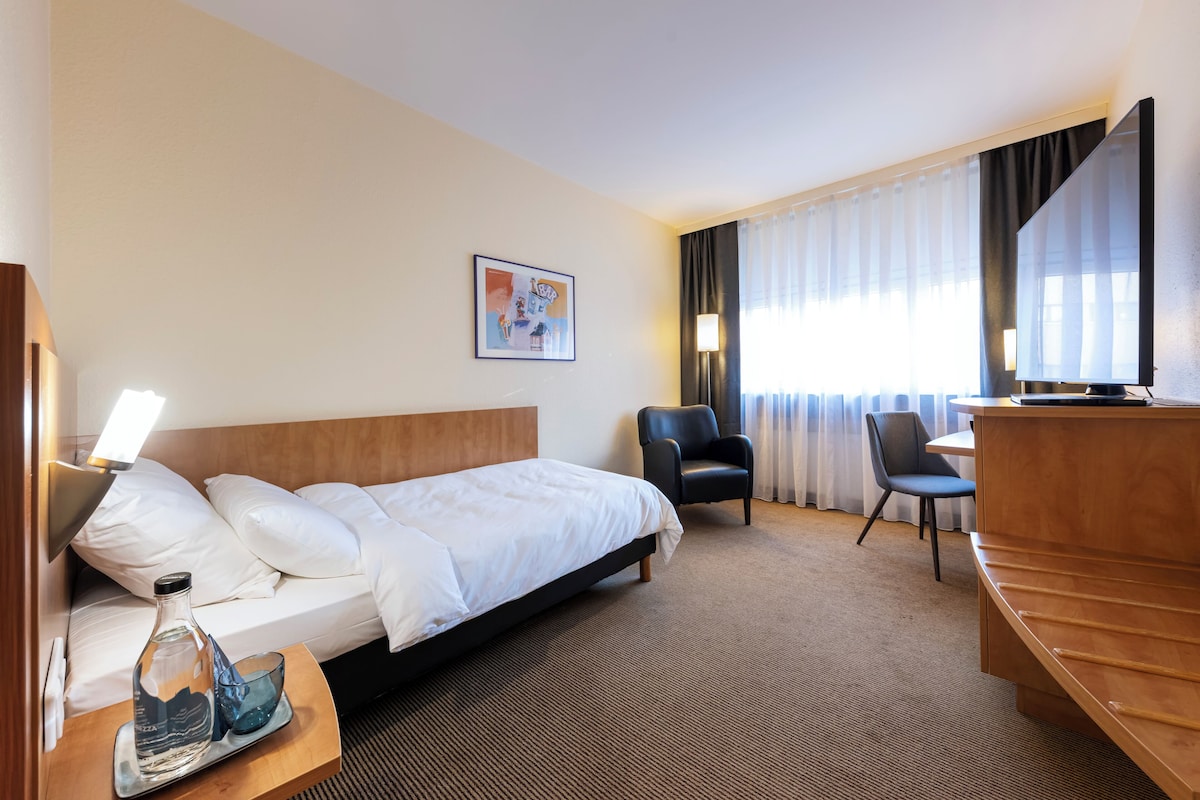 Economy Single Room | Hypo-allergenic bedding available, desk, blackout drapes, soundproofing