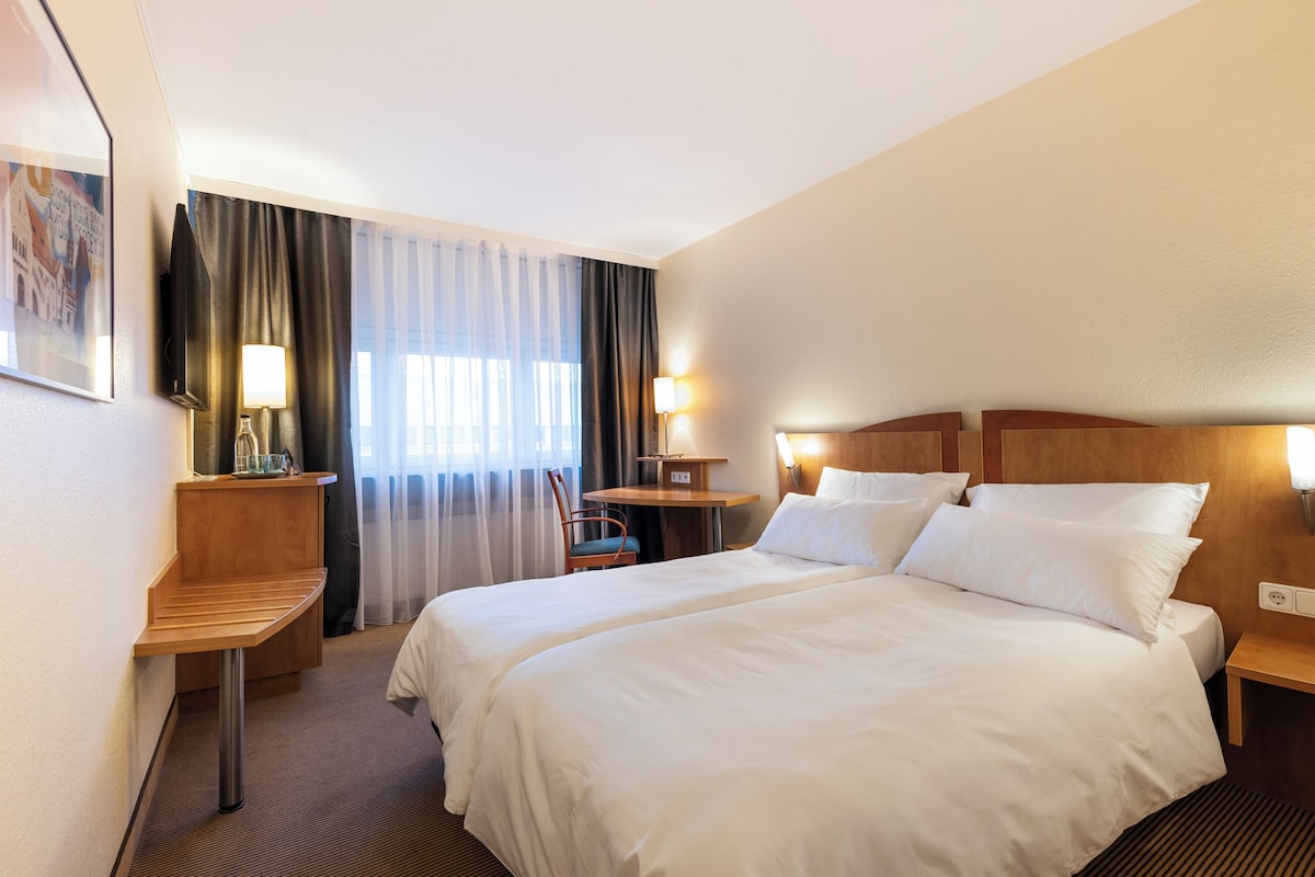 Economy Double Room | Hypo-allergenic bedding available, desk, blackout drapes, soundproofing