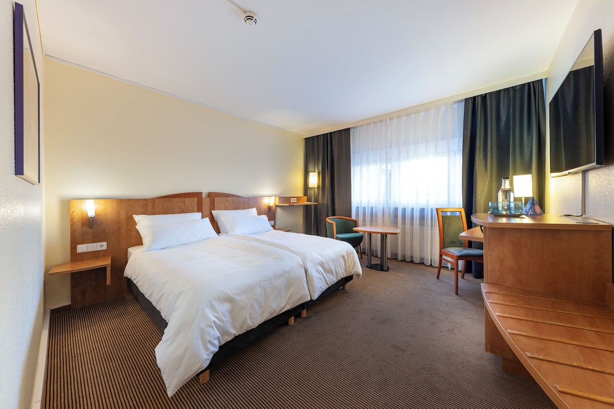 Superior Twin Room | Hypo-allergenic bedding available, desk, blackout drapes, soundproofing