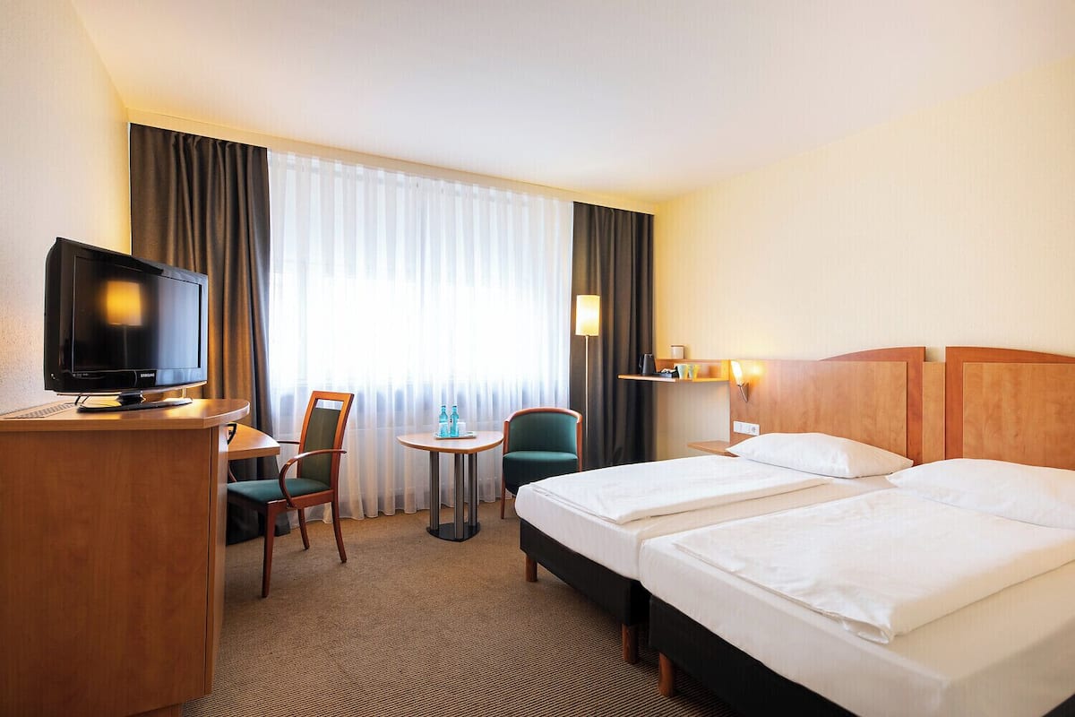 Chambre Double Affaires | Literie hypoallergénique, bureau, rideaux occultants