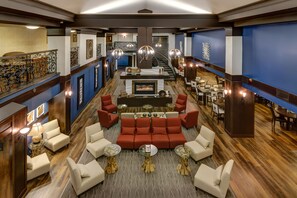 Lobby sitting area - Four Points by Sheraton Bellingham Hotel & Conference Center (Bellingham)