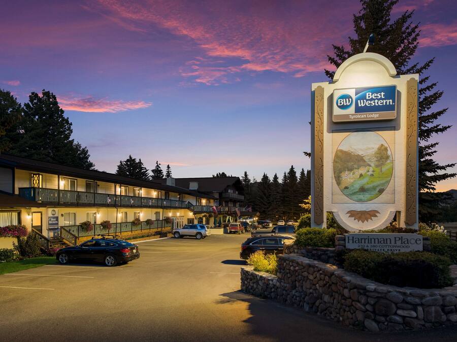 Fachada del alojamiento - Noche